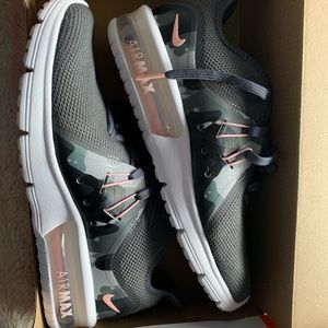 Brand new in box Nike air max sequent 3